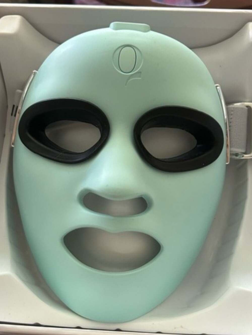 Qure Q-Rejuvalight Pro LED Light Therapy Face Mask with Box - Excellent Conditio - Picture 2 of 5